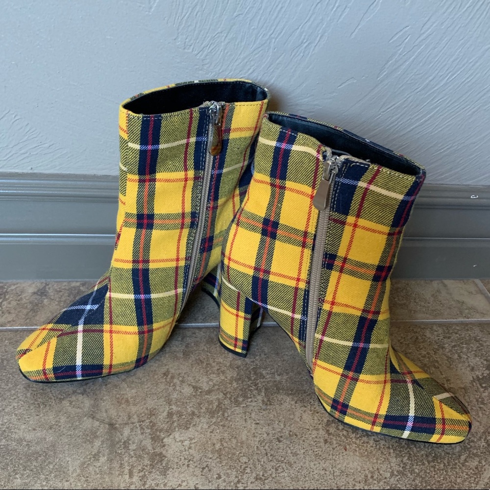 Midi plaid boots
